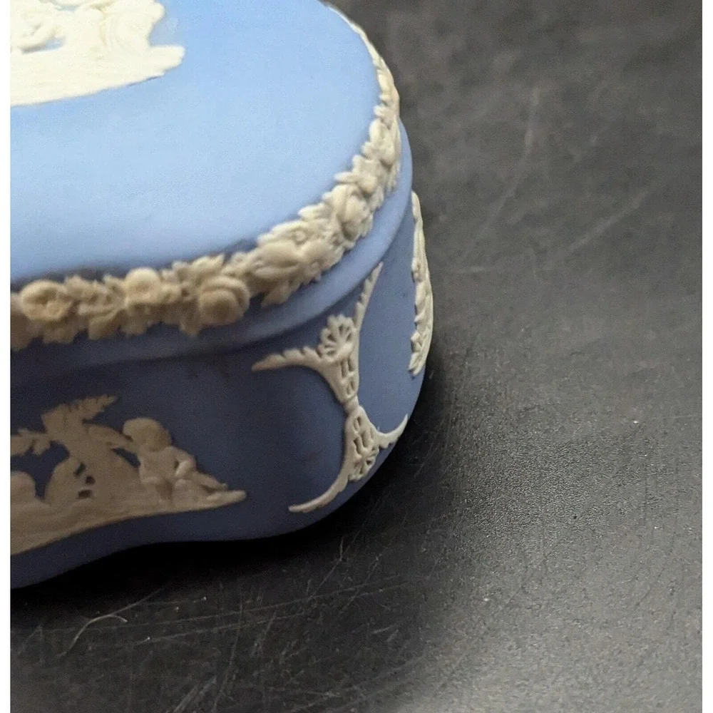 Vintage Wedgwood Blue Jasperware Kidney Shaped Trinket Box W/ Lid Neoclassical